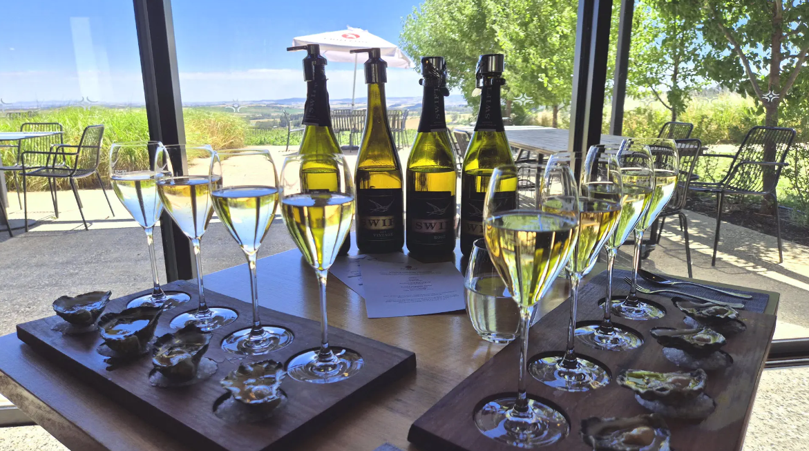 Ladies Who Sparkle — sparkling wine and oysters at Printhie Wines, Orange NSW